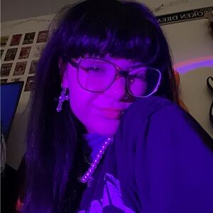 Meet your Posher, Nicole